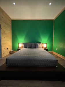 Ένα ή περισσότερα κρεβάτια σε δωμάτιο στο The Tatman Evergreen Suite