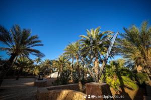 a sculpture of palm trees in a park at Hotel Pansy in Ksar Ghilane
