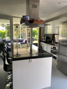 a kitchen with a counter top in a room at Smalland Loosdrecht Amsterdam in Loosdrecht +15 photos