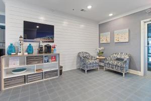 a waiting room with two chairs and a table at Ocean Isle Inn in Ocean Isle Beach