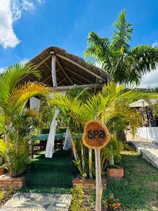 a resort with a sign that says spa in front of a building at Hotel Campestre Palmas del Zamorano in San Gil