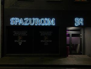 Certificato, attestato, insegna o altro documento esposto da Spazuroom Luxury Suite