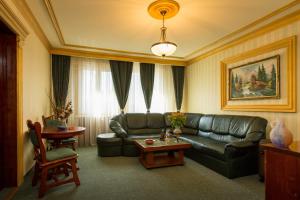 Posezení v ubytování Bucharest Comfort Suites Hotel