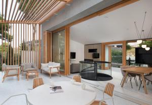 a living room with a table and chairs at Villa Liore in Marina