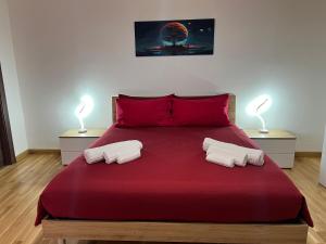 Tempat tidur dalam kamar di European Apartment - Town Center Self Check-in