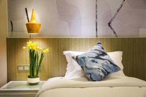 Paco Hotel Tianpingjia Metro Guangzhou - Free Shuttle Bus For Canton Fair客房内的一张或多张床位