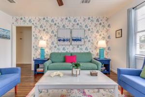 Fotografie z fotogalerie ubytování Charming Coastal Pensacola Home 1 Mi to Palafox St v destinaci Pensacola