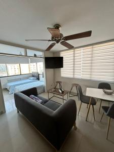 a living room with a couch and a ceiling fan at Condominio Santa Maria del Mar torre B apto 704 in Santa Marta
