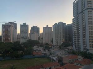 a view of a city with tall buildings at Studio Metrô Brooklin in Sao Paulo