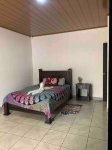 Ein Bett oder Betten in einem Zimmer der Unterkunft Condo Playa Hermosa 3 bedroom house private pool