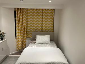 Llit o llits en una habitació de 87 classic comfort in harrow