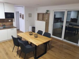 Кухня или кухненски бокс в Apartment Weizblick