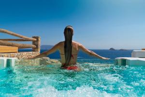 Басейн в Onar Suites & Villas або поблизу