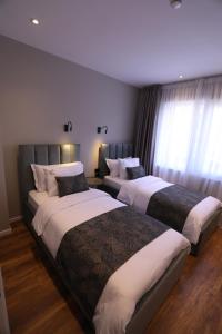 Rúm í herbergi á Dallga Suites