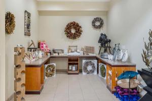 a large room with a counter and decorations on the wall at Best Western PLUS Peppertree Inn at Omak in Omak