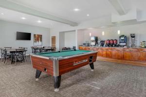 Biliár nebo kulečník v ubytování Best Western PLUS Peppertree Inn at Omak