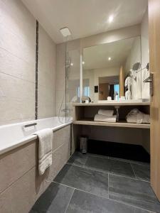 Salle de bains dans l'établissement Best Western Plus Hôtel Escapade Senlis