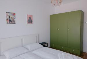 Postel nebo postele na pokoji v ubytování Royal Green Property