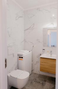 Koupelna v ubytování Royal Green Property