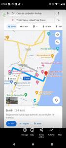 Casa bom espaço para passar suas férias في ماتينيوس: خريطة على شاشة الهاتف مع خرائط جوجل
