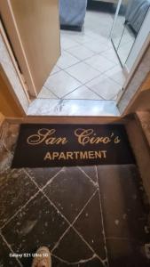 a sign for an entrance to a jam corners apartment at San Ciro's apartment in Portici