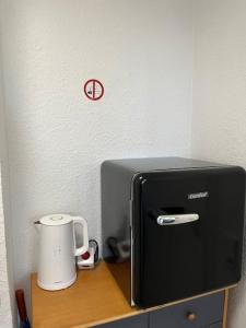 a printer sitting on a desk next to a wall at neue Wohnung im Gebäude des Graf Eberhard Hotels in Bad Urach