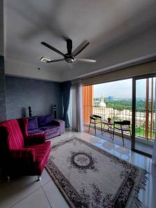 A seating area at Suria Homes