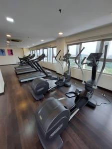 Fitness centrum a/nebo fitness zařízení v ubytování Suria Homes