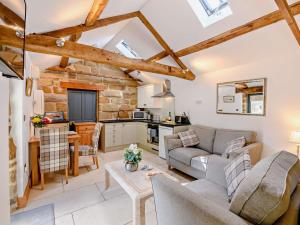a living room with a couch and a table at 1 Bed in Helmsley 93100 in Chop Gate