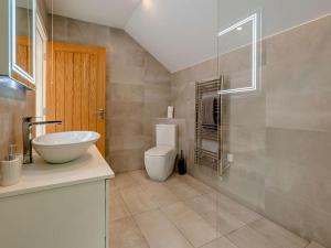Koupelna v ubytování 1 Bed in Totnes 93061 + 14 fotografií