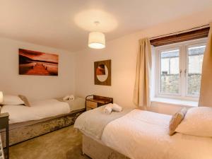 Un pat sau paturi într-o cameră la 3 Bed in Arnside and Silverdale 90531
