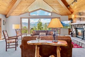 Кът за сядане в Aspen Spirit Vacation Home at Windcliff home