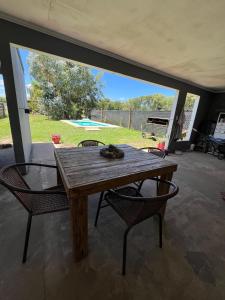 a wooden table and chairs with a view of a yard at ORIGEN in Saforcada