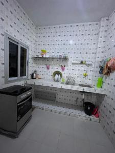 a kitchen with a sink and a stove in it at Appartement spacieux a ngor et a proximité des almadies in Ngor