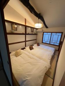 Postel nebo postele na pokoji v ubytování Imakumano Terrace - Dohachi An 道八庵