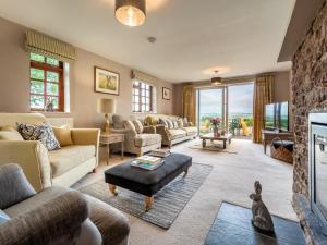 a living room with couches and a fireplace at 3 Bed in Ross-on-Wye 75491 in Llangarren
