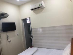 a room with a bed and a air conditioner on the wall at Homestay 05 in Vung Tau