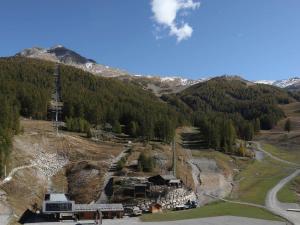 a view of a mountain with a ski resort at Appartement Les Orres, 2 pièces, 6 personnes - FR-1-322-602 in Les Orres