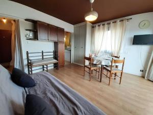 Oleskelutila majoituspaikassa Studio Saint-Lary-Soulan, 1 pièce, 4 personnes - FR-1-457-338