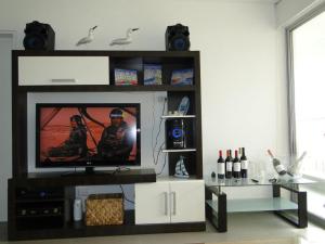 Una televisión o centro de entretenimiento en Nuevo Paracas