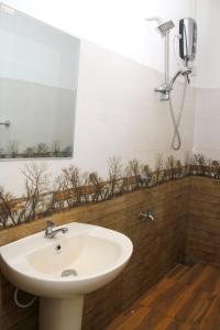 Ett badrum på Sashen Hotel