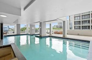 The swimming pool at or close to Cozy Unit in the heart of Brisbane