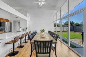 a kitchen and dining room with a table and chairs at Spacious Remodeled Retreat Haven in Las Vegas