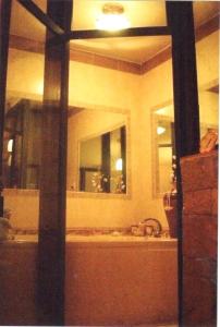 a bathroom with a sink and a mirror at Casa de 3 pisos equipada in Tlaxcala de Xicohténcatl