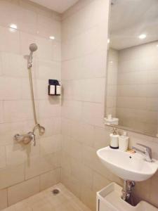 Ένα μπάνιο στο Amadeuss at Anderson Apartment