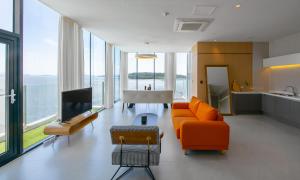 TV a/nebo společenská místnost v ubytování Latterace Resort