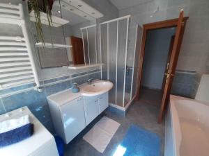 Kúpeľňa v ubytovaní Apartment in Tinjan/Istrien 38387 + 37 fotografií