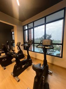 Fitness centrum a/nebo fitness zařízení v ubytování Aisha staycation wifi big patio Putrajaya