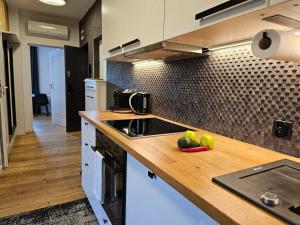 Kuchnia lub aneks kuchenny w obiekcie URBAN APARTMENTS Premium No 3, FREE PRIVATE PARKING, Self CHECK-IN