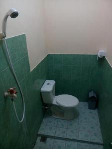 Bilik mandi di Kuta Garden Guesthouse